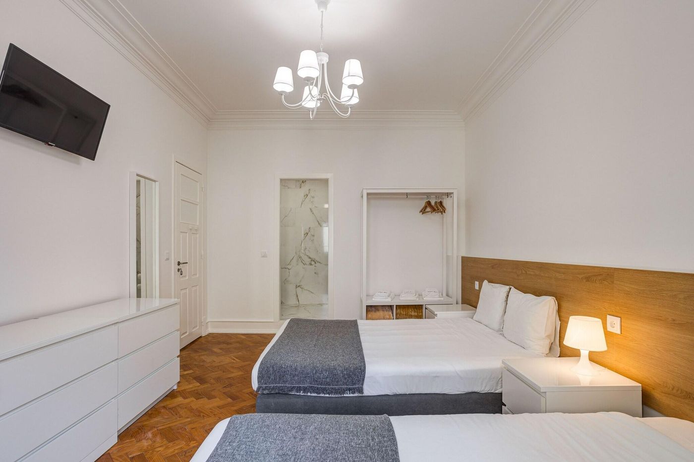 Home-Out-Rooms---Apartments-Room-45