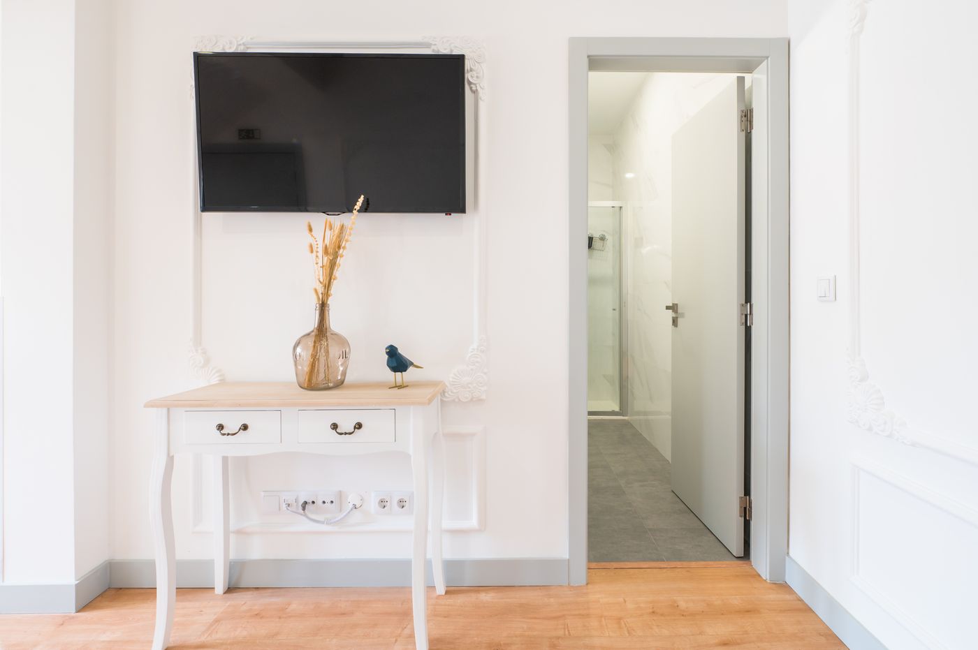 Via-Augusta-129-Room-44