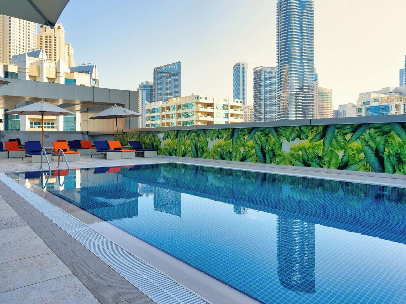 Wyndham-Dubai-Marina-Pool-2