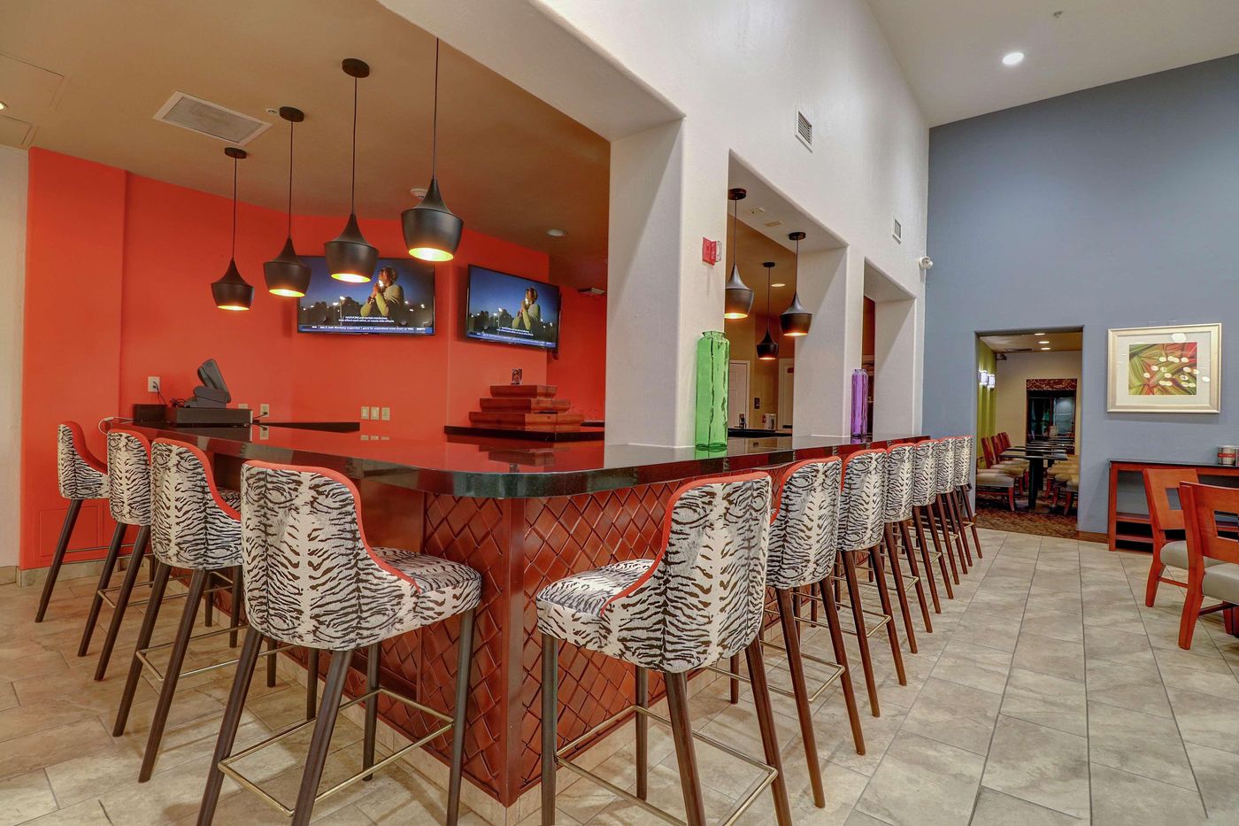 Hampton-Inn-Tropicana-Bar-13