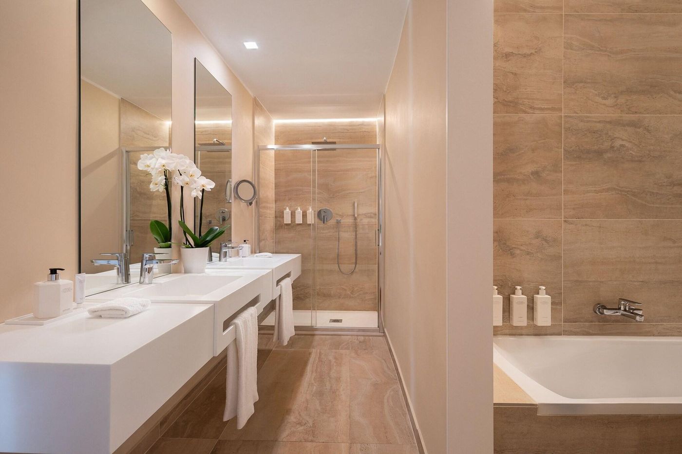 Sina-Bernini-Bristol--Autograph-Collection-Room-58