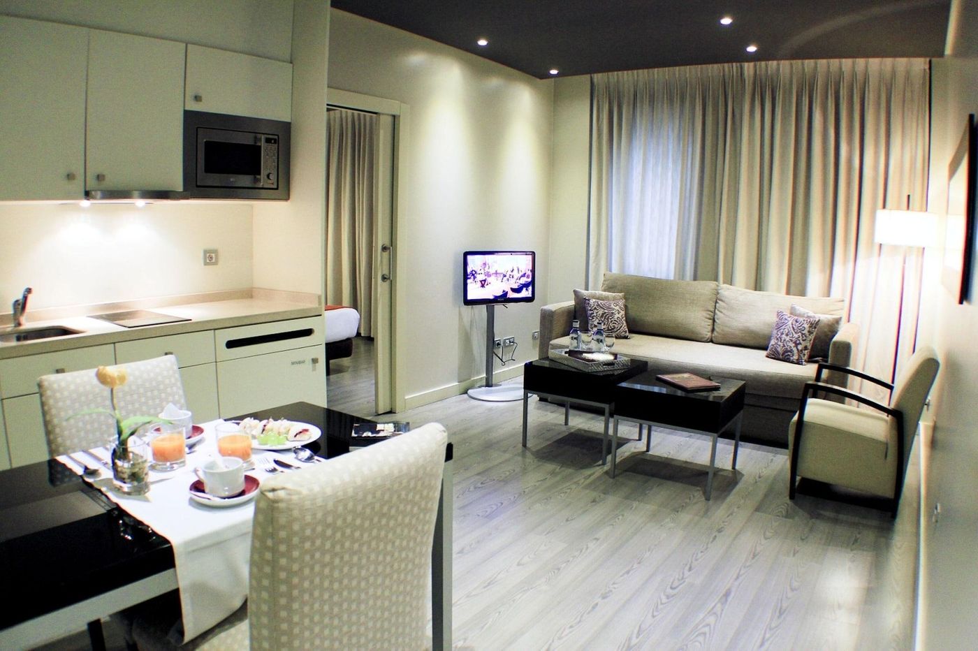 Suites-Viena-Plaza-de-Espa----a-Room-17