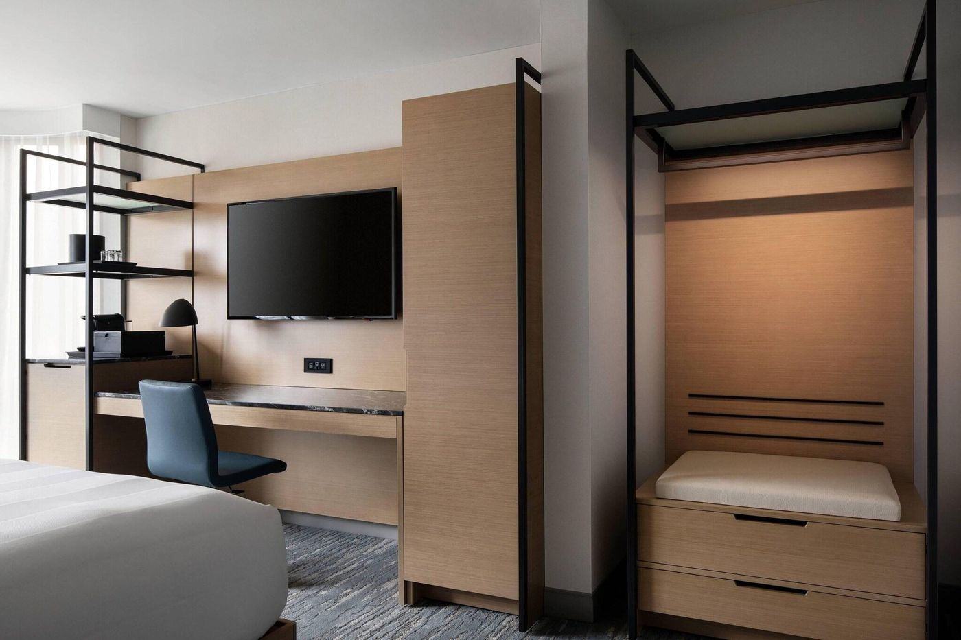 Vancouver-Airport-Marriott-Hotel-Room-9