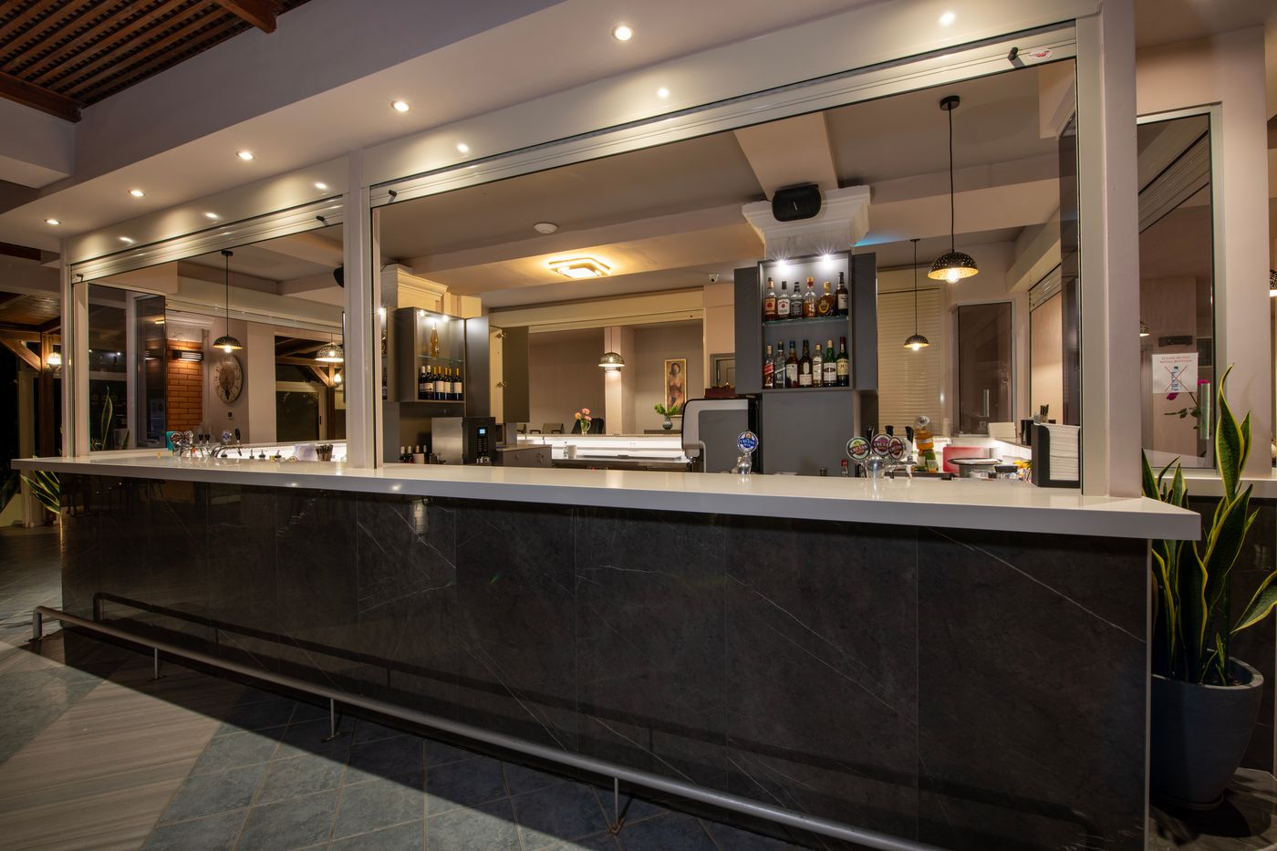 Hydramis-Palace-Beach-Resort-Bar-72