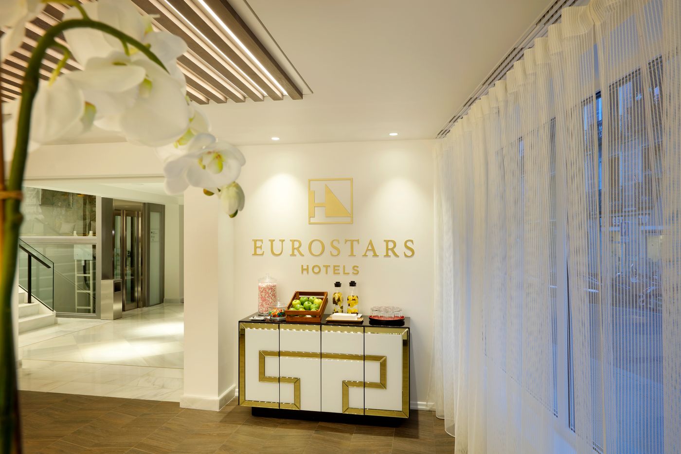 Eurostars-Madrid-Gran-Via-Lobby-18