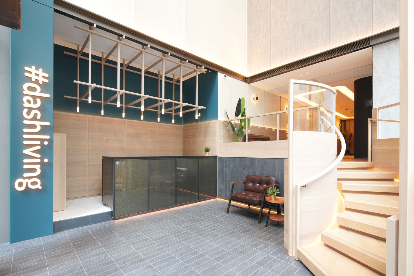 Dash-Living-on-Hollywood-Lobby-2