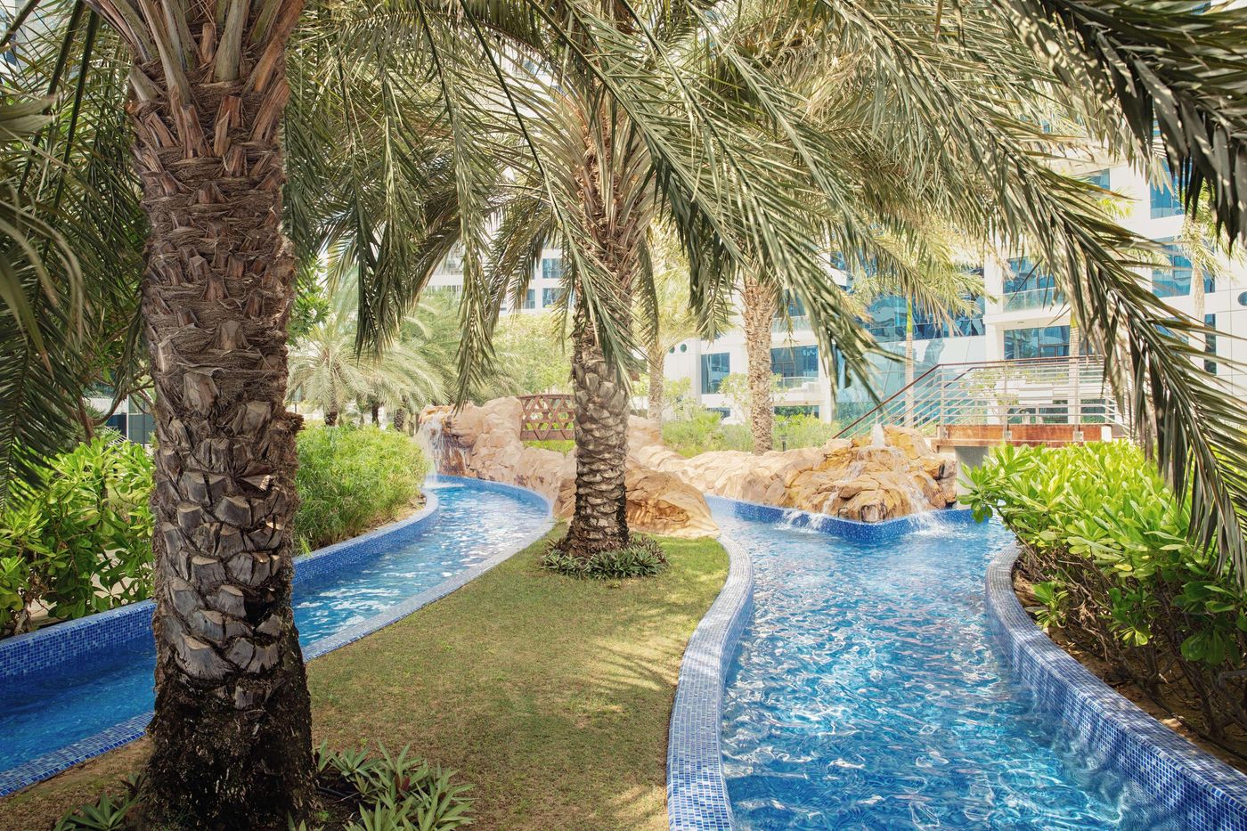 Dukes-The-Palm--a-Royal-Hideaway-Hotel-Sports-and-Entertainment-15