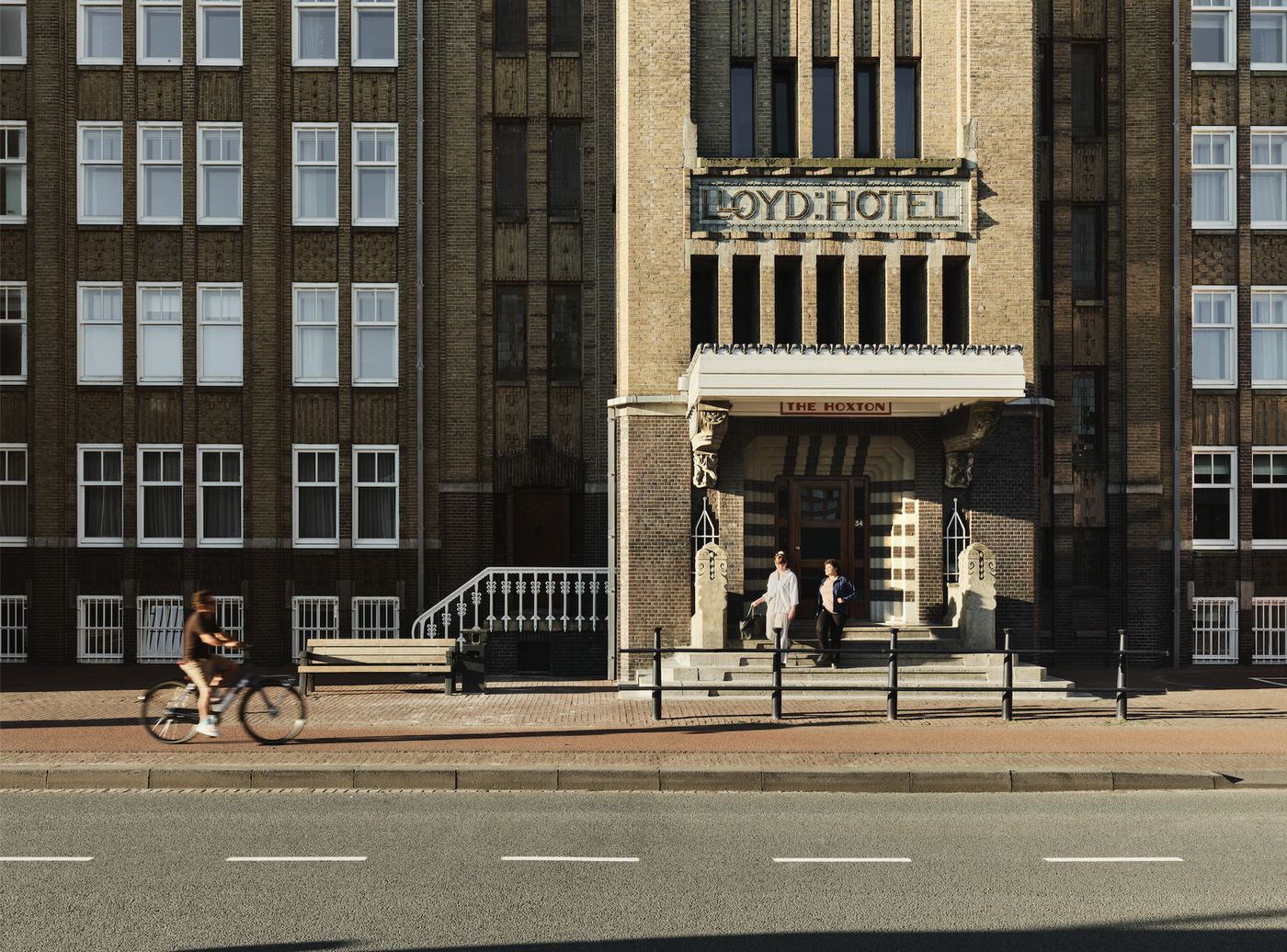 The-Hoxton-Lloyd-Amsterdam-General-view-6