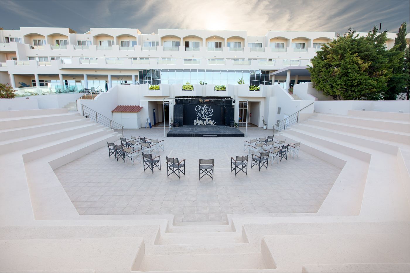 Sovereign-Beach-Hotel-Sports-and-Entertainment-21