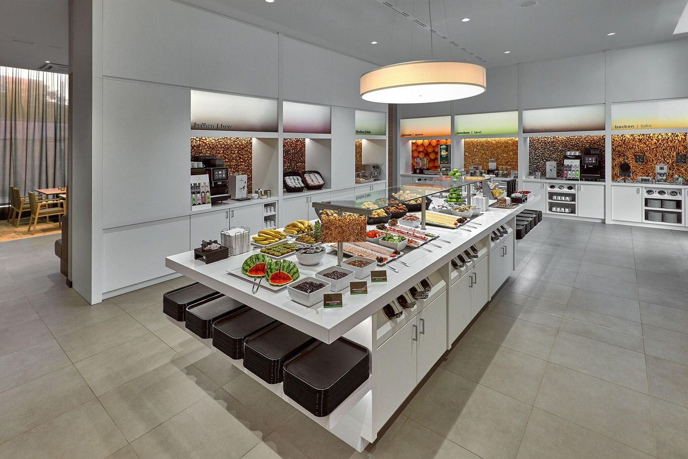 Hampton-Inn-Berlin-City-Centre-Alexanderplatz-Restaurant-36