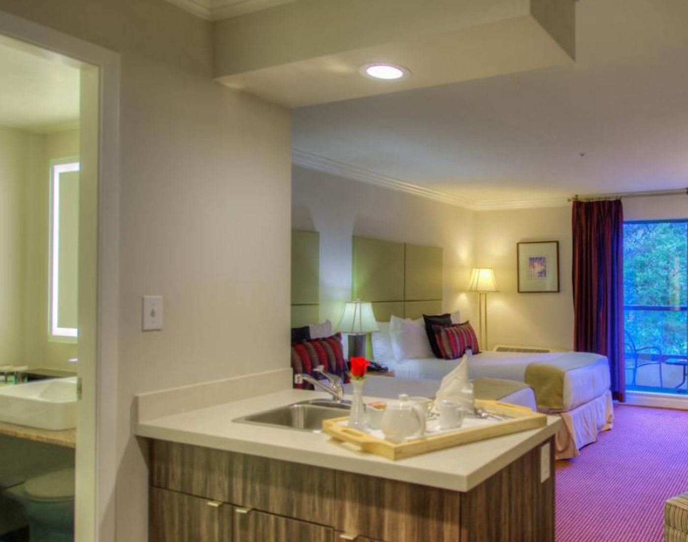 Executive-Suites-Hotel-Metro-Vancouver-Burnaby-Room-24