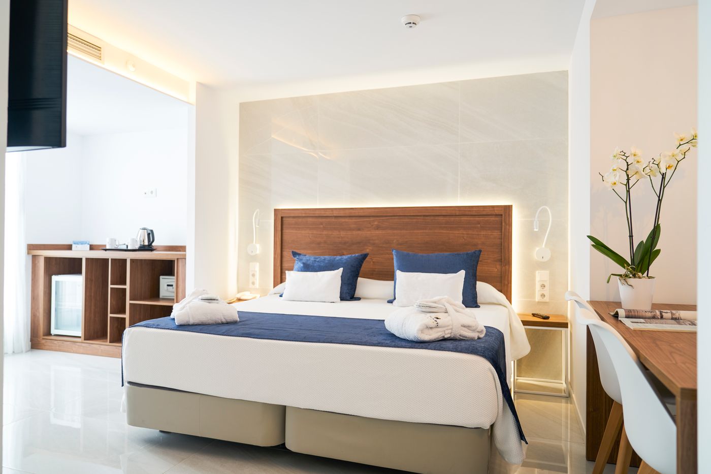 El-Puerto-Ibiza-Hotel---Spa-Room-28