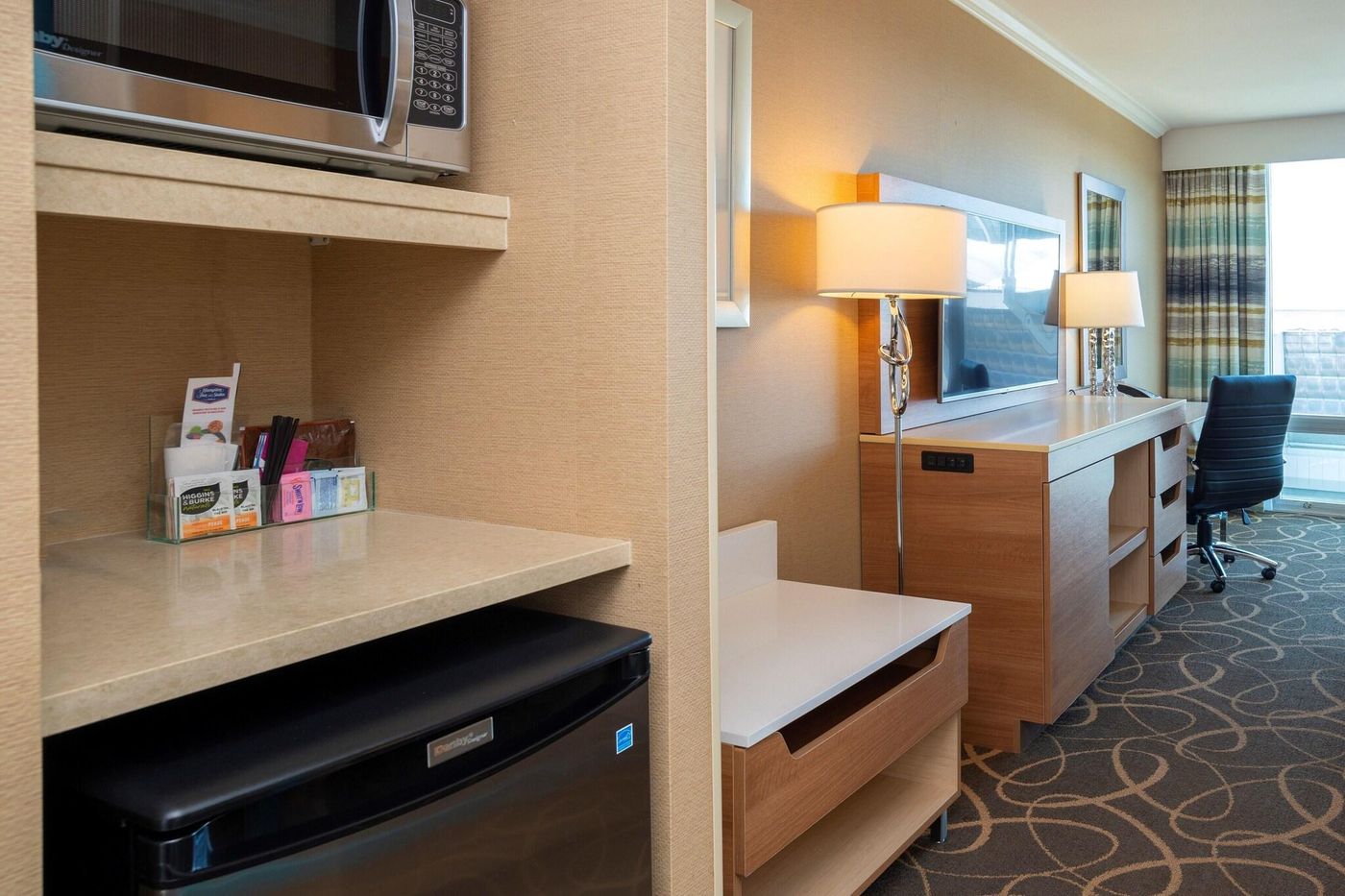 Hampton-Inn---Suites-By-Hilton-Vancouver-Downtown-Room-30