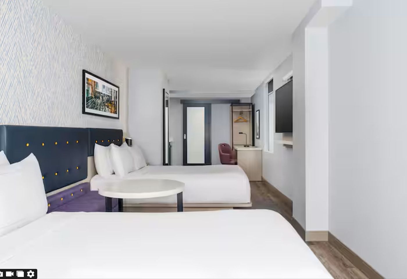 DoubleTree-by-Hilton-New-York-Midtown-Fifth-Avenue-Room-25