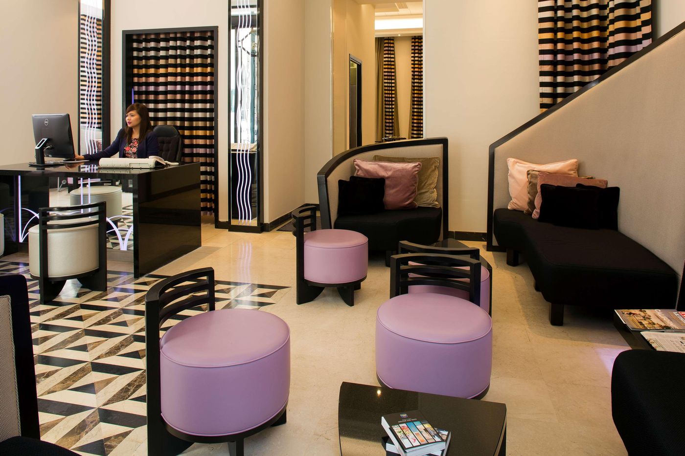 Best-Western-Premier-Mondial-Lobby-60