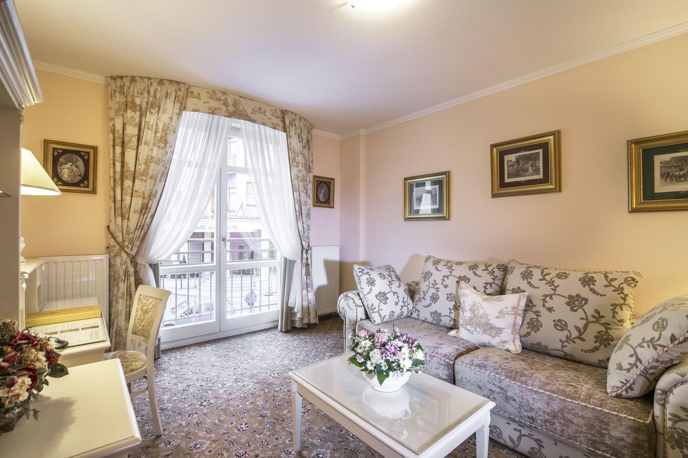 Karlsbad Grande Madonna-Czech Republic-KARLOVY VARY-Room-9