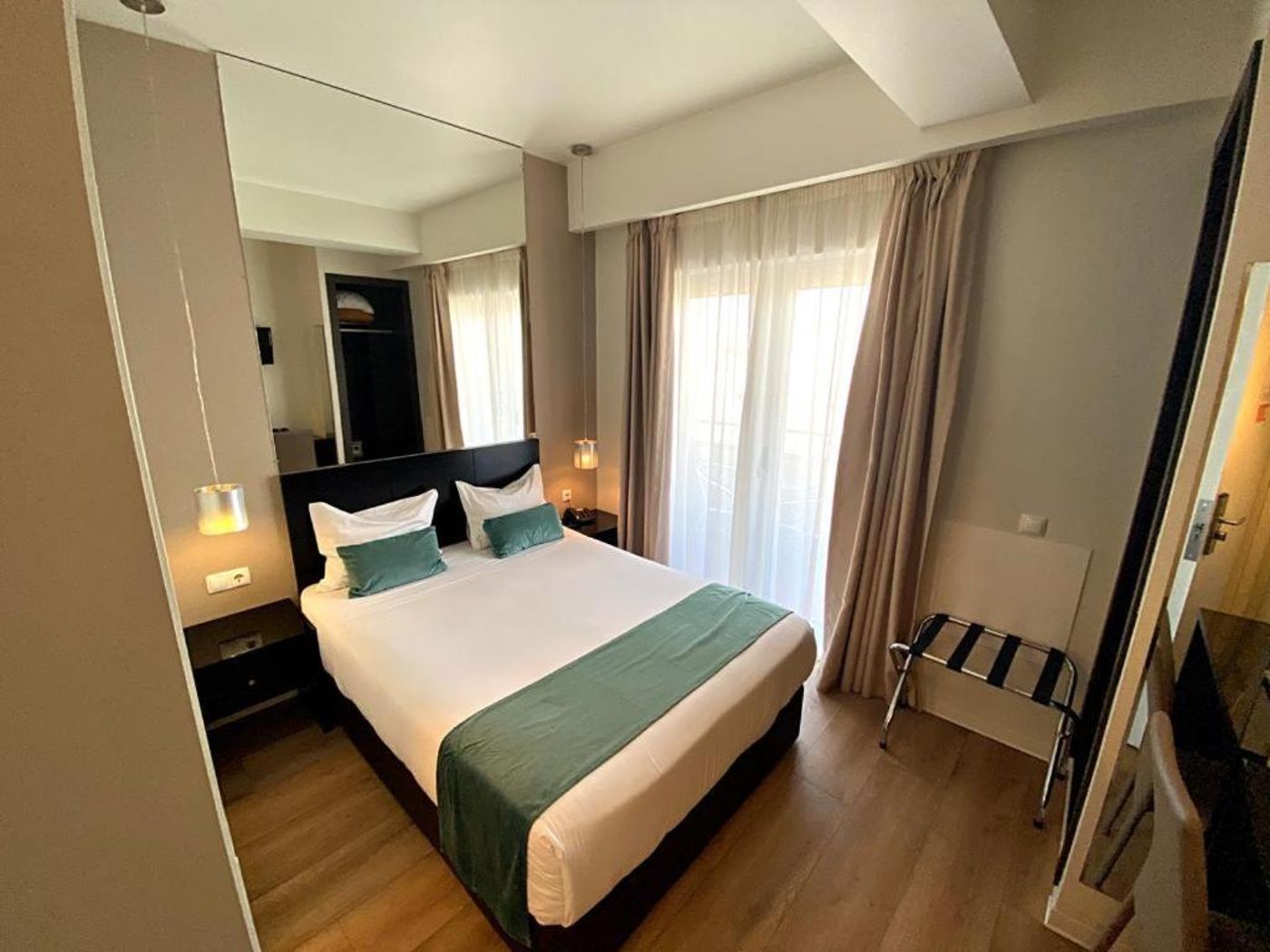 Lisbon-City-Hotel-Room-9
