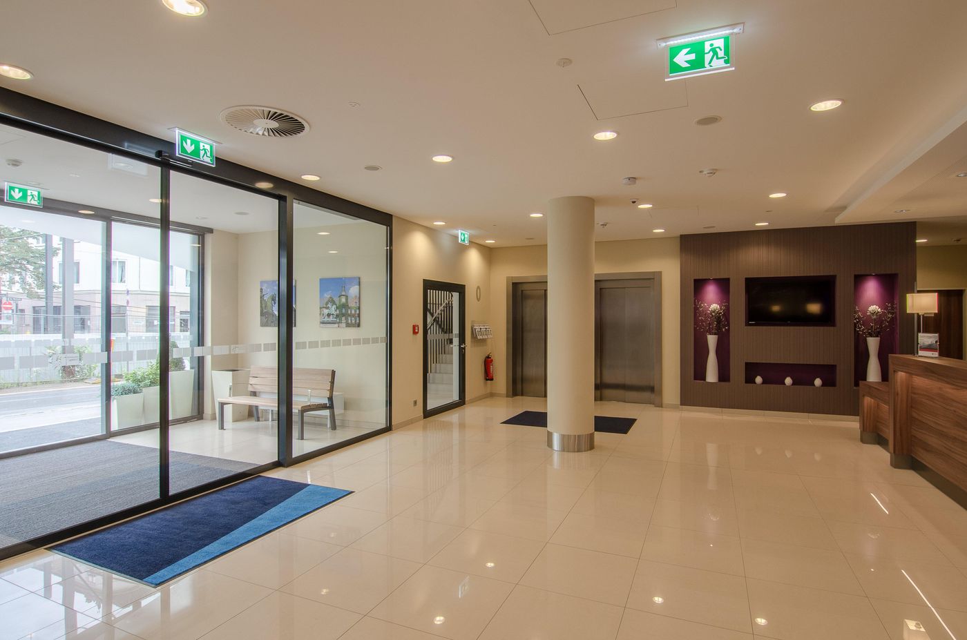 Premier Inn Düsseldorf City Centre - Germany - DUSSELDORF - Lobby - 10