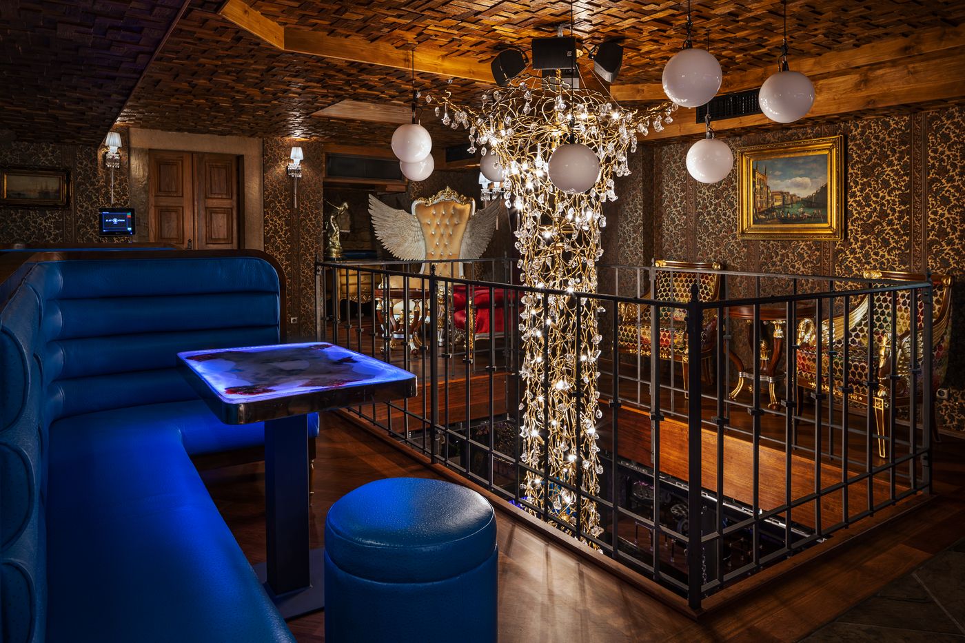 Hotel-U-Zlateho-Stromu-Prague-by-BHG-Bar-27