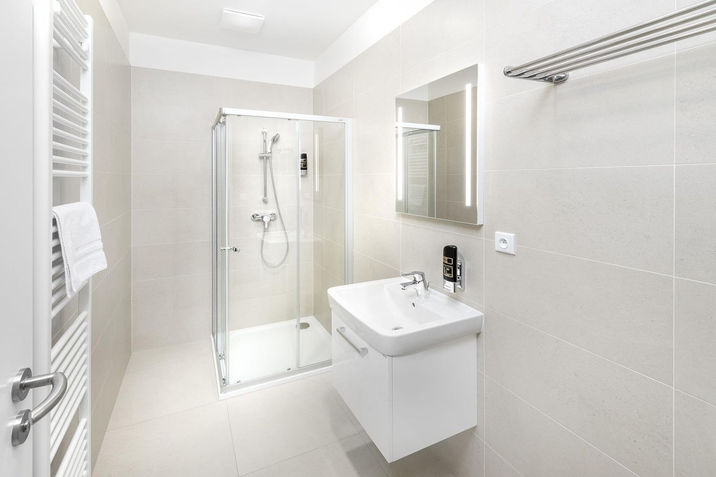 Downtown-Suites-Belohorska-Room-37