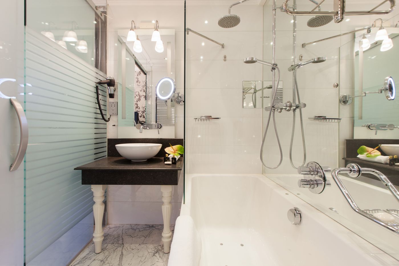 Amsterdam-Canal-Hotel-Room-37