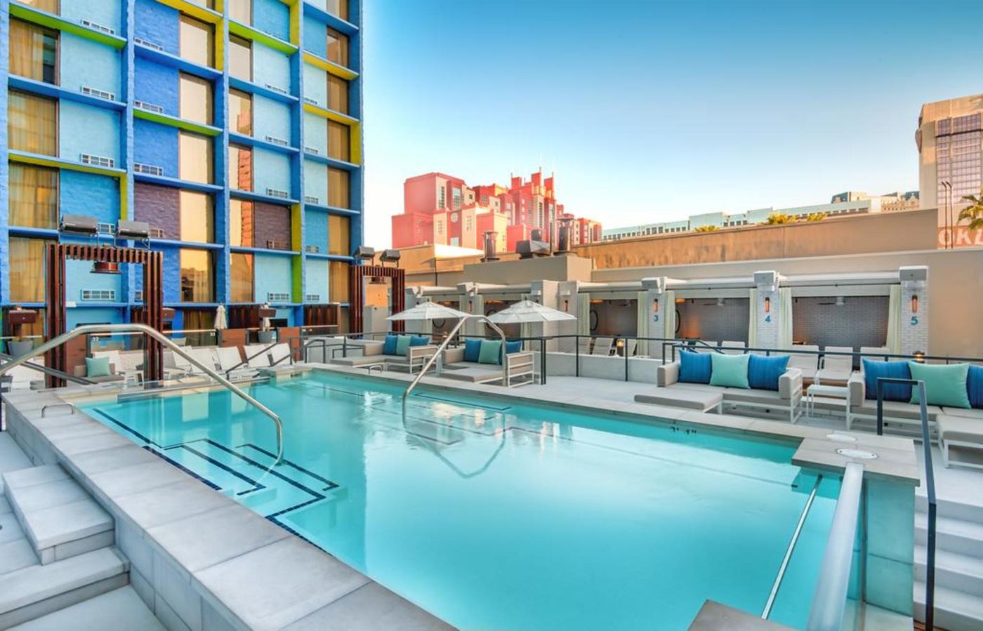 The-LINQ-Hotel-and-Casino---A-Caesars-Rewards-Destination-Pool-4