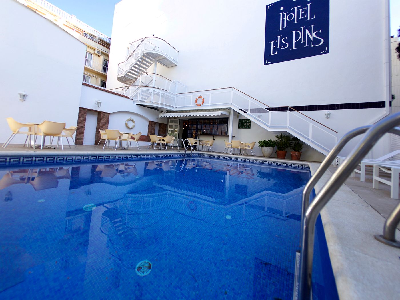 Els-Pins-Hotel-Pool-3