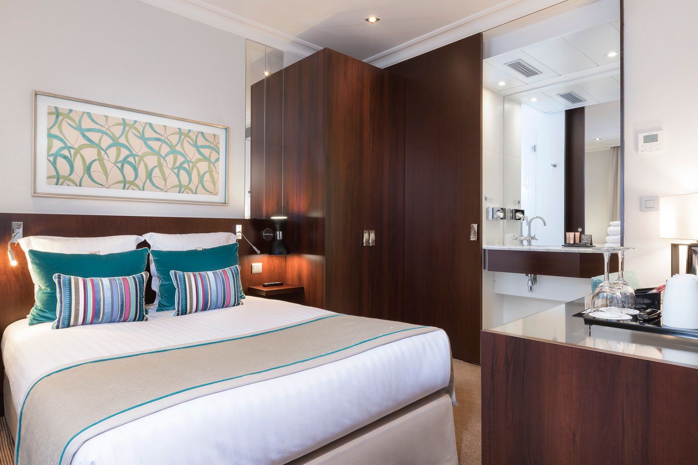 Montfleuri-Arc-de-Triomphe-Room-22