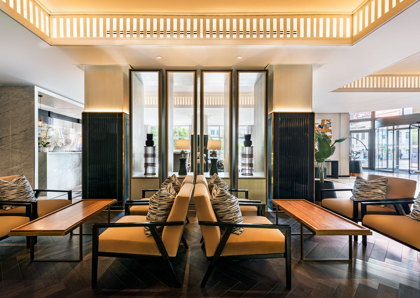 Hyatt-Regency-Cape-Town-Lobby-16