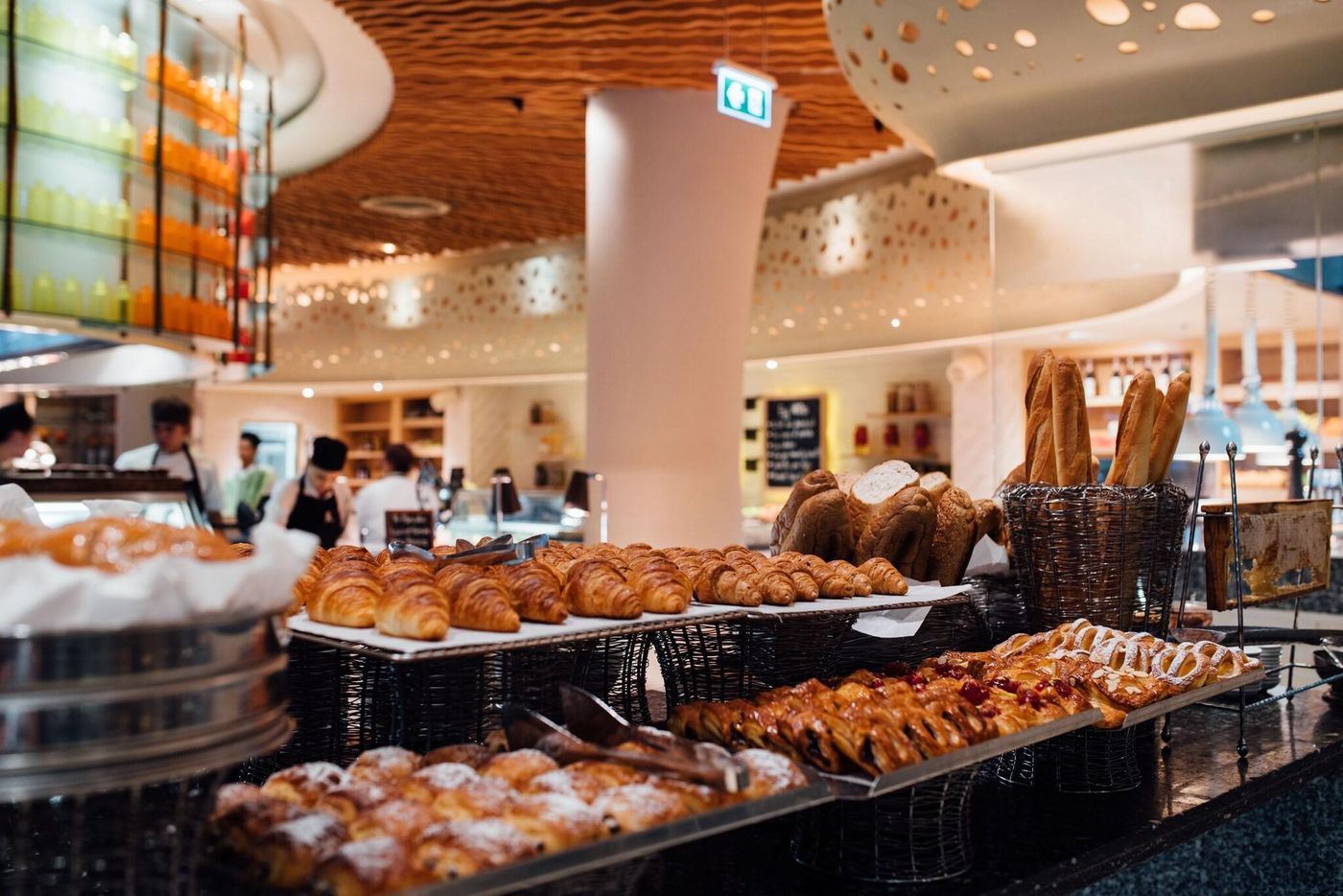 Renaissance-Phuket-Resort---Spa-Restaurant-64