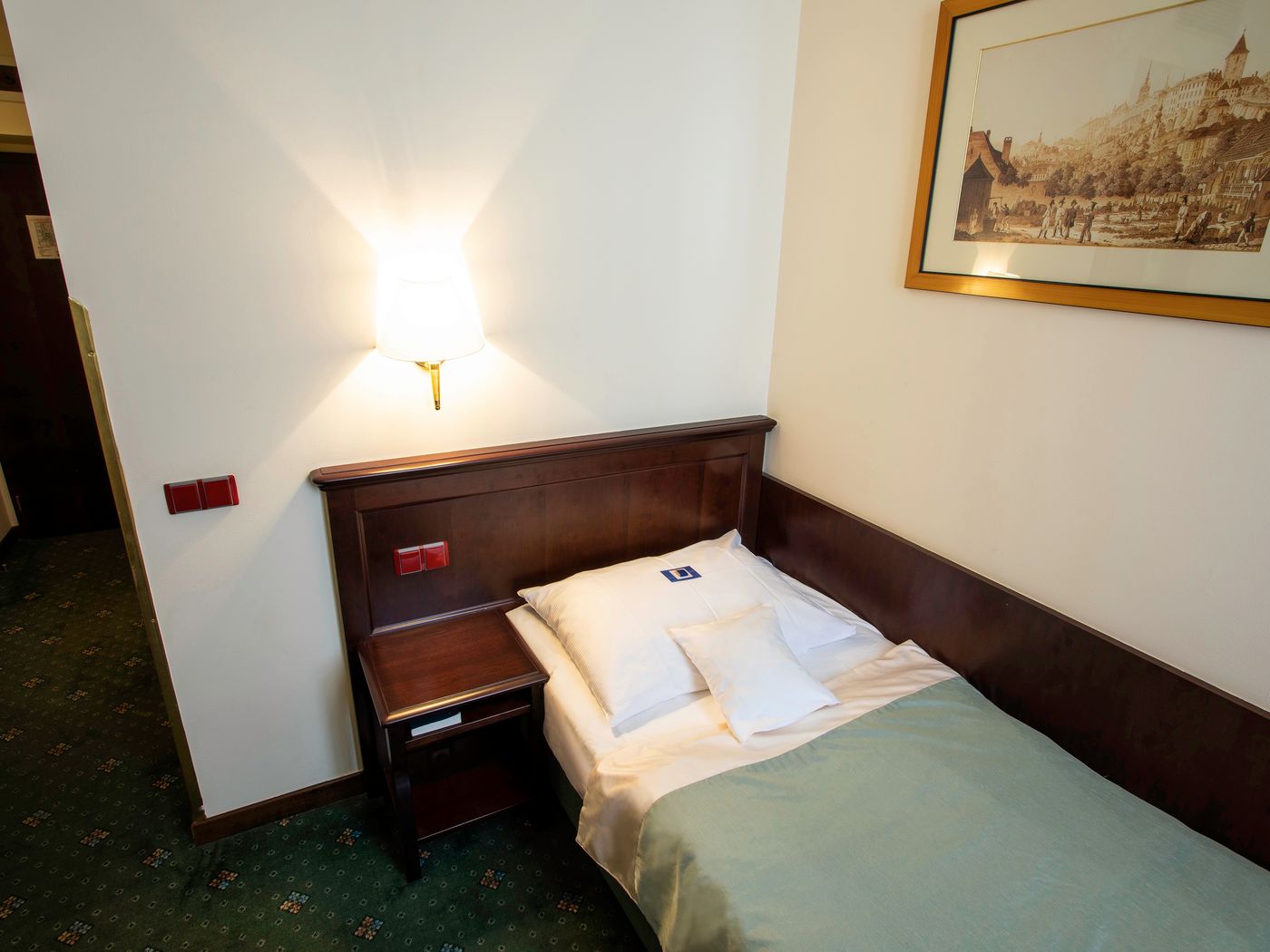 EA-Hotel-DownTown-Room-20