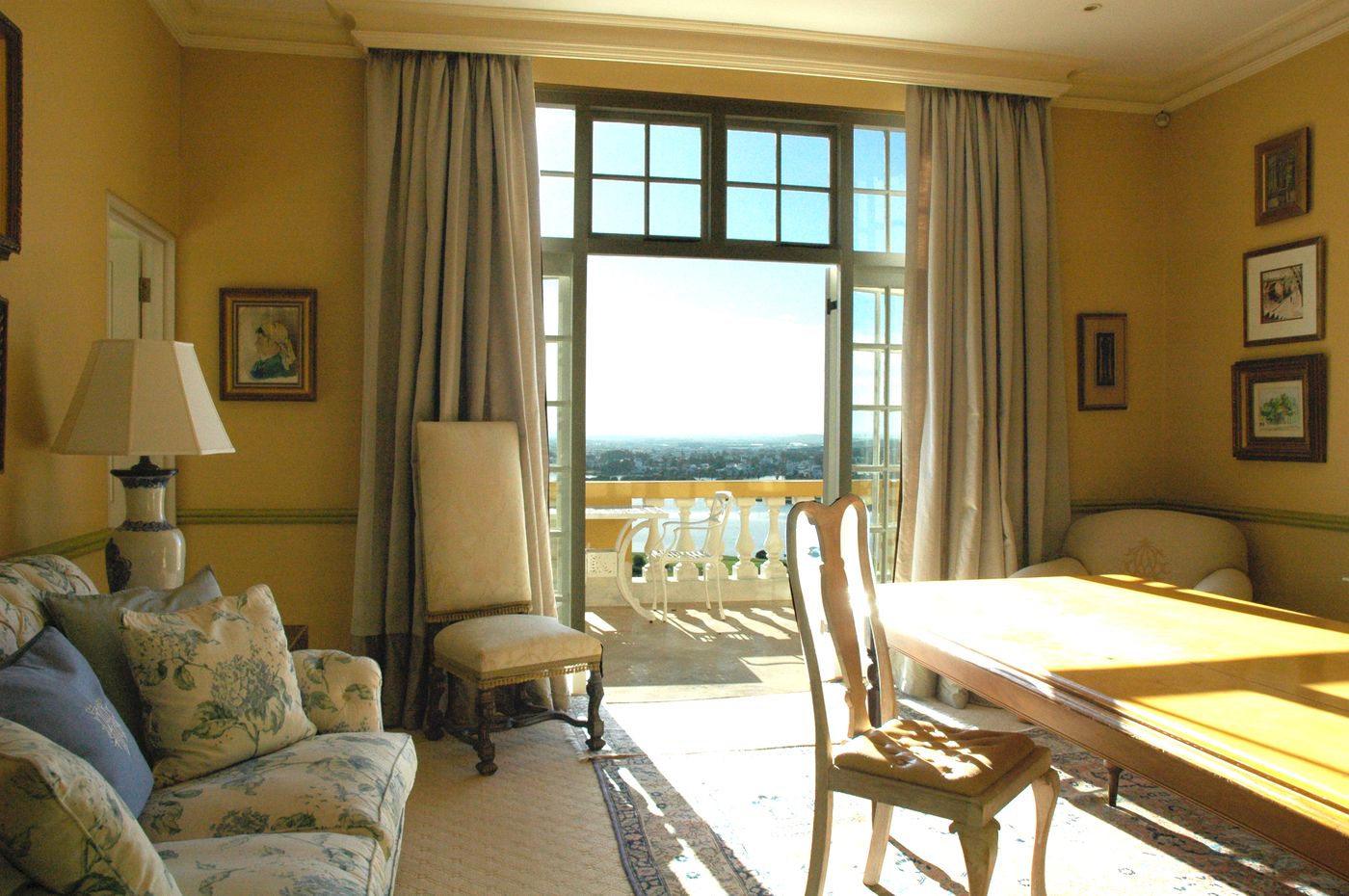 Colona-Castle-Room-23