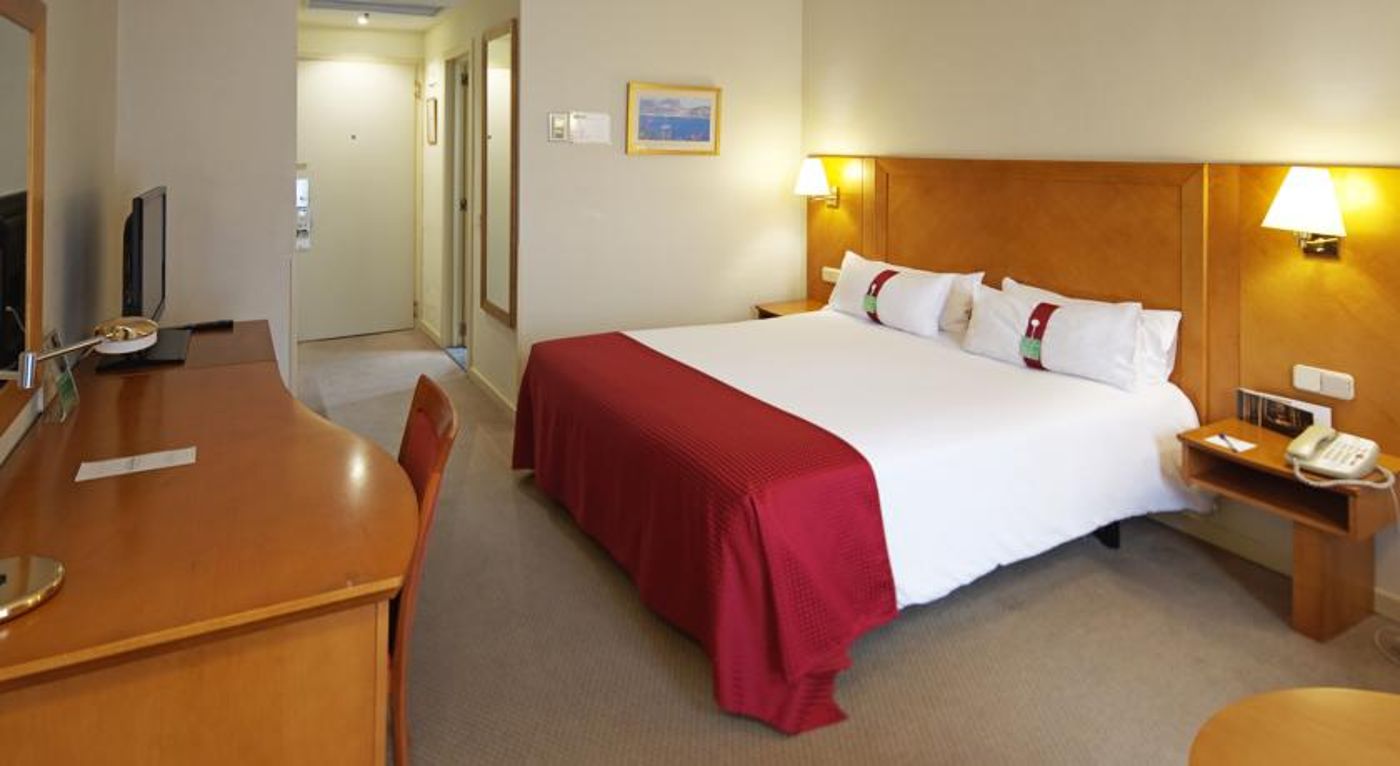 Canopy-by-Hilton-Madrid-Castellana-Room-51