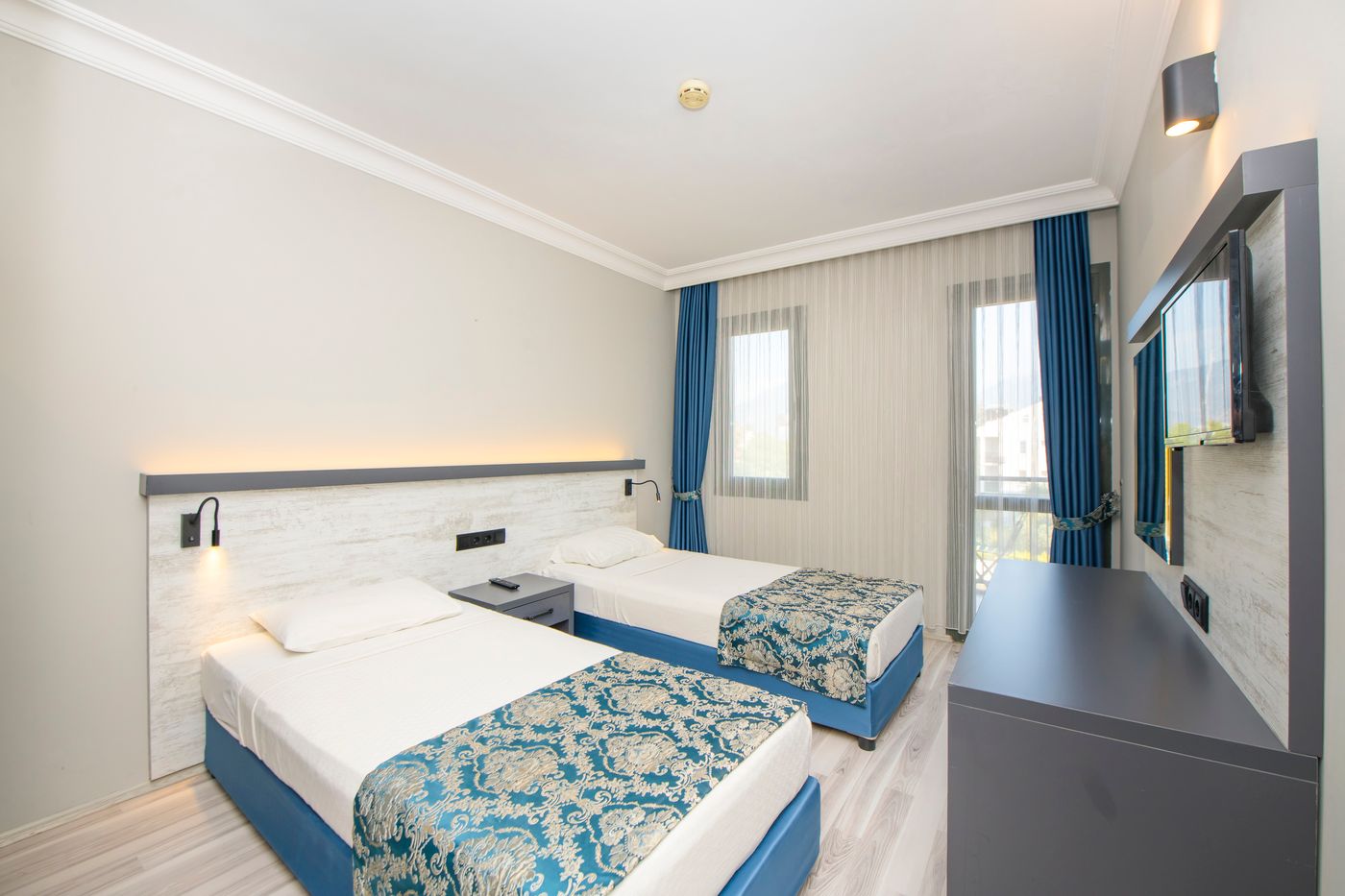 Golden-Moon-Hotel-Room-17