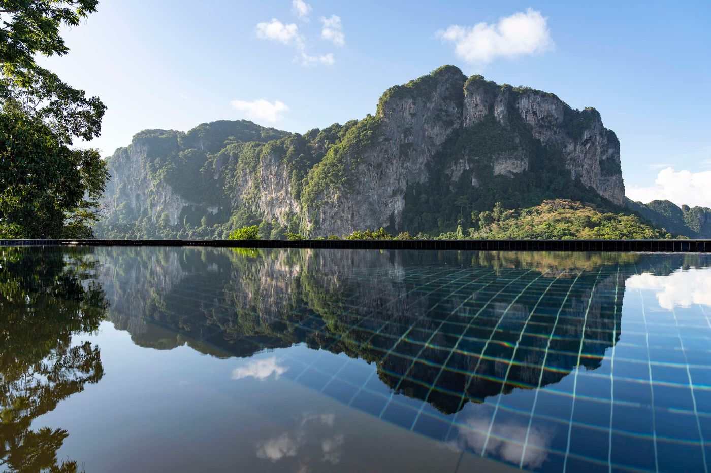 Avani-Ao-Nang-Cliff-Krabi-Resort--SHA-Extra---Pool-14