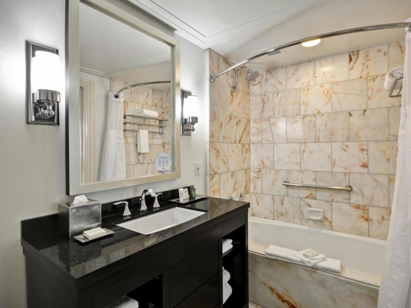 Hilton-Checkers-Los-Angeles-Room-35