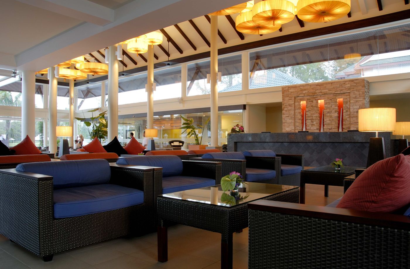 HOMM-Suites-Laguna---a-brand-of-Banyan-Group-Lobby-37