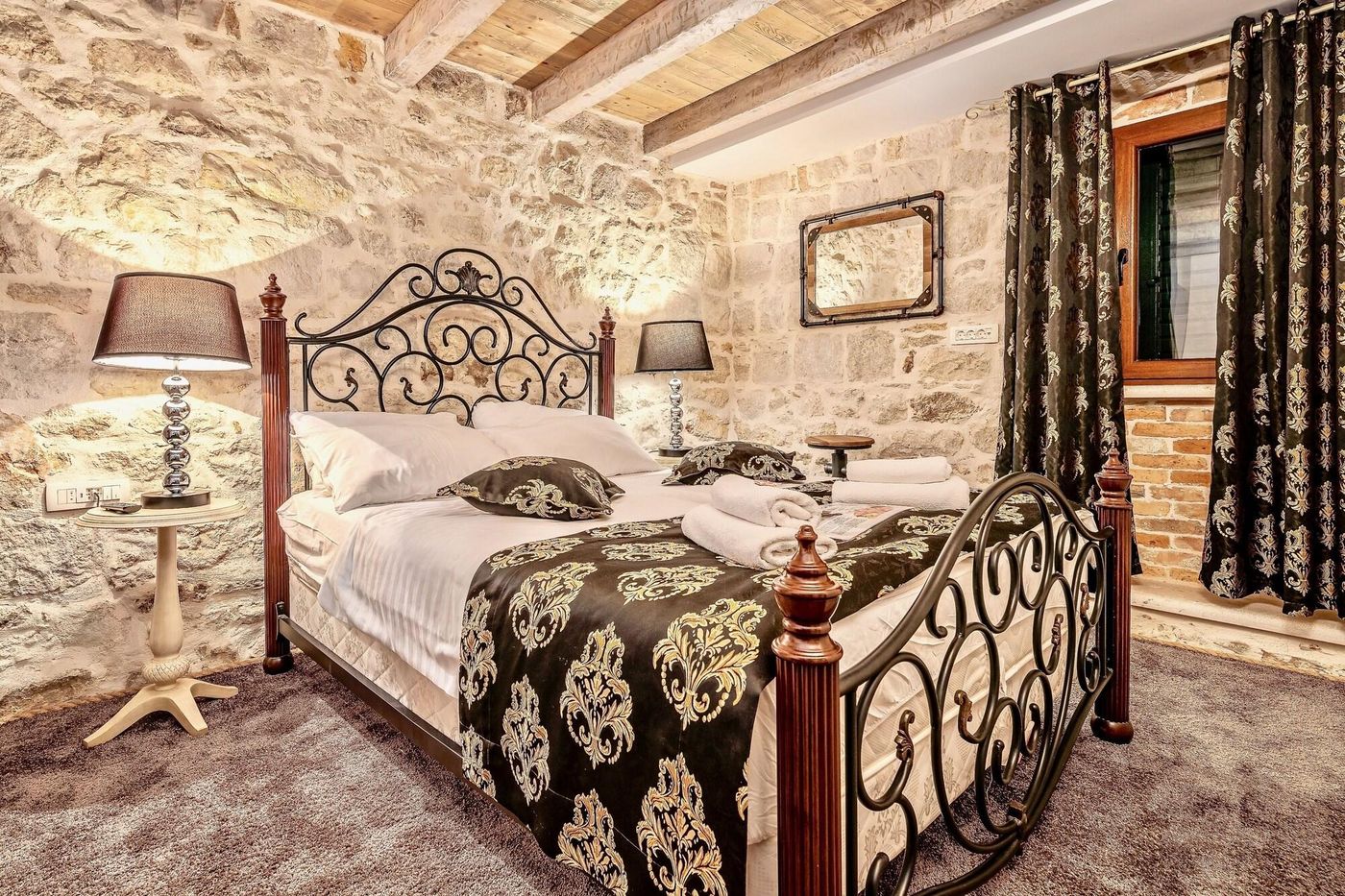 Historic-Plaza-Varos-Split-Room-12