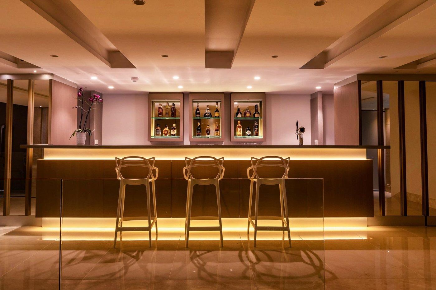 Crowne-Plaza-Limassol-Restaurant-40