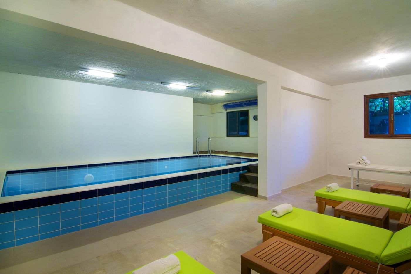Trefon-Hotel-Apartments-Pool-60