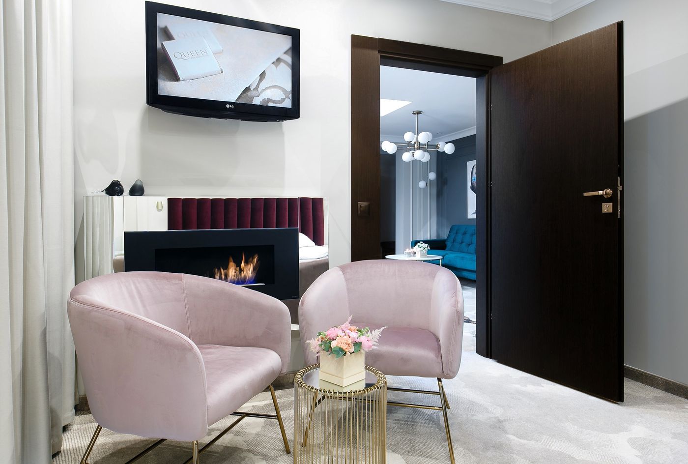 Queen-Boutique-Hotel-Room-7