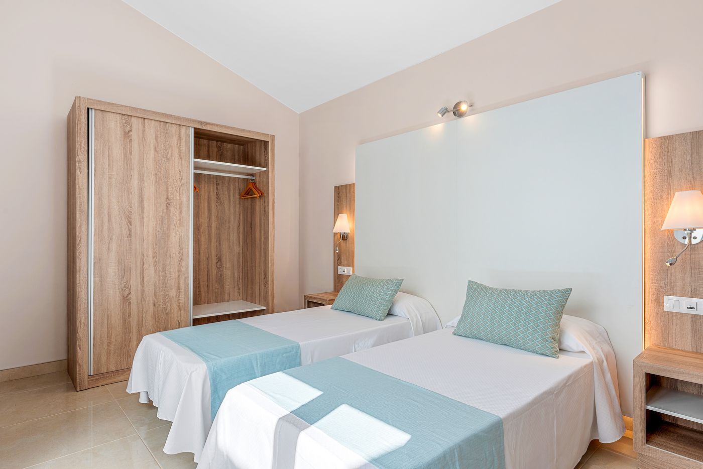 07.10.25 Hacienda Village Tenerife