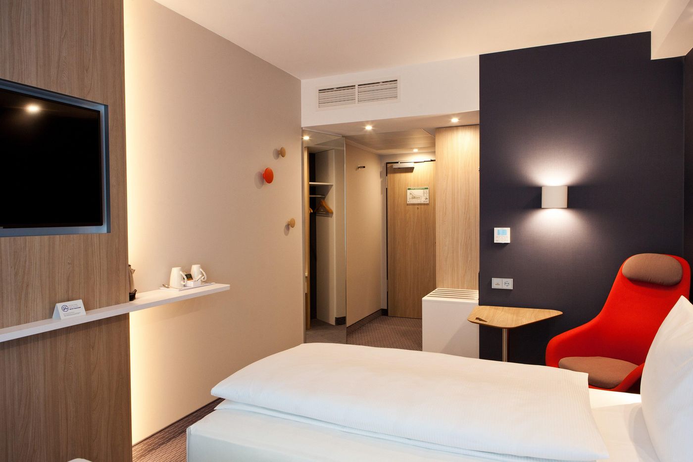 Holiday-Inn-Express-Munich---Olympiapark-Room-12