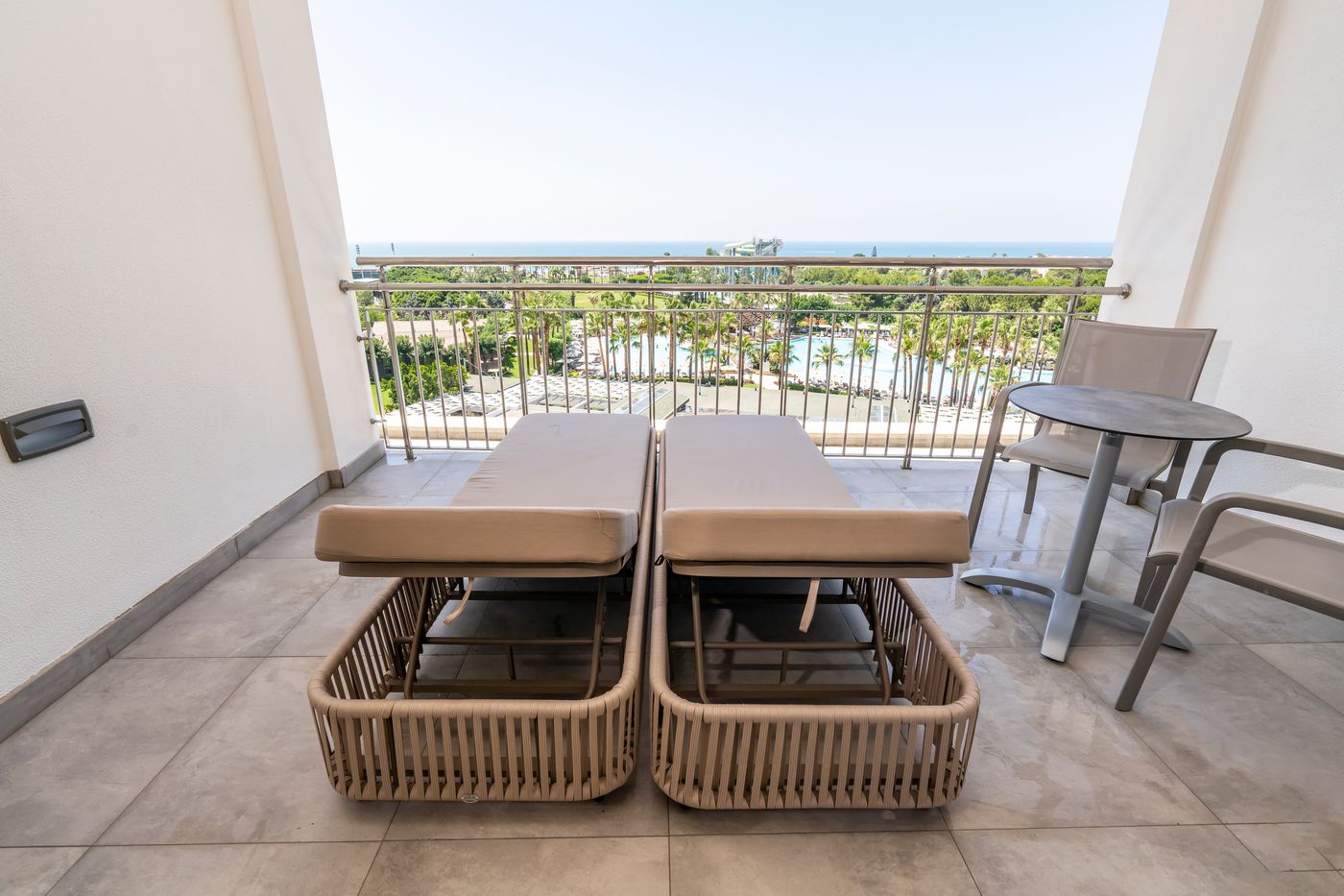 Lara-Barut-Collection-Room-100