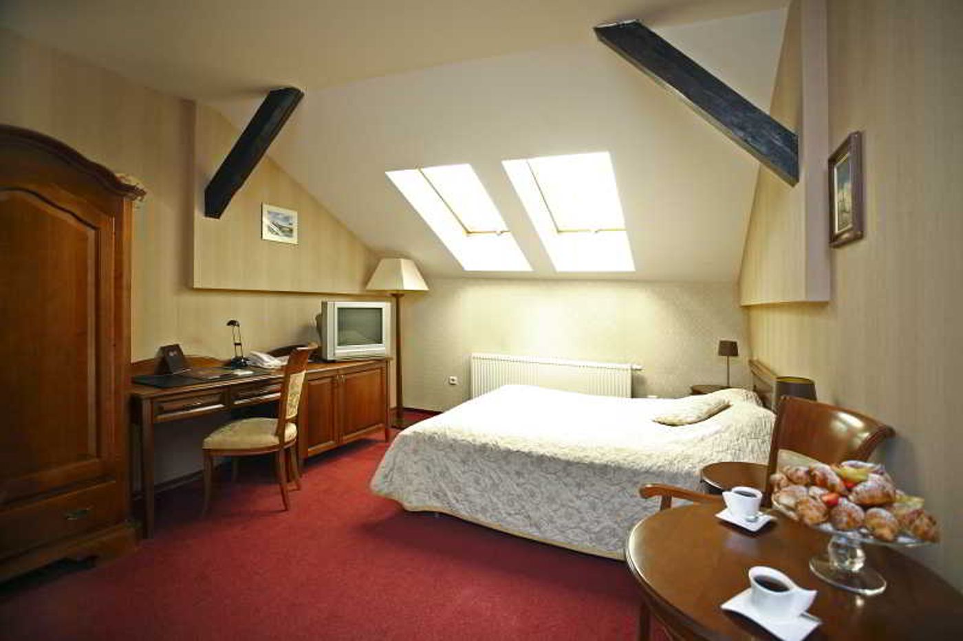 Ostoya-Palace-Room-3