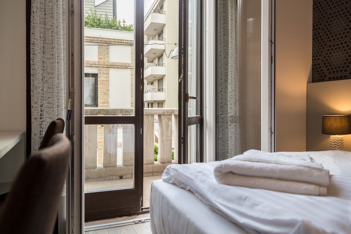 Hotel-Mika-Downtown-Room-24