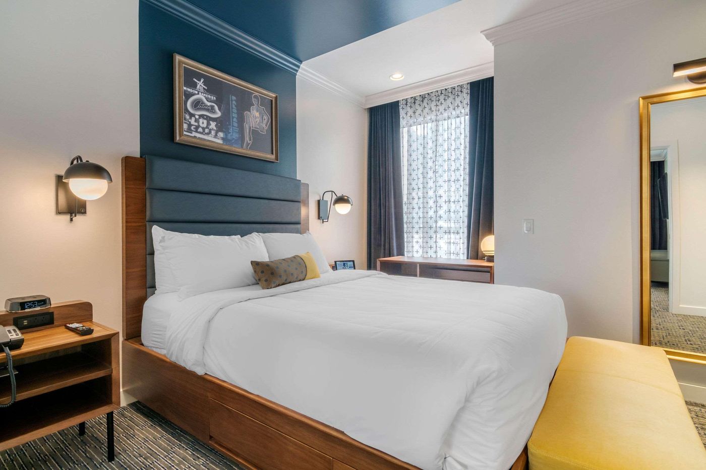 Hotel-Belmont-Vancouver-MGallery-Room-25