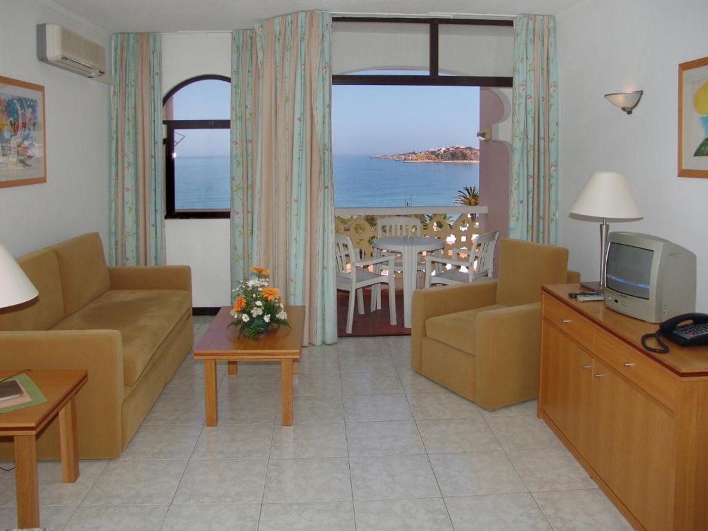 Monica-Isabel-Beach-Club-Room-20