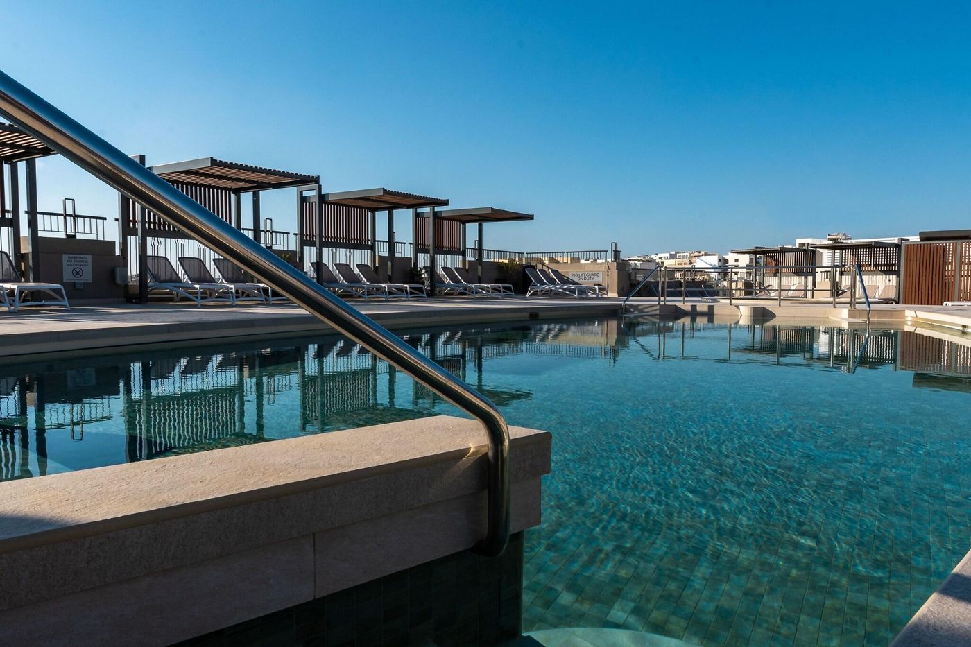 Le-Meridien-St--Julians-Hotel---Spa-Pool-10
