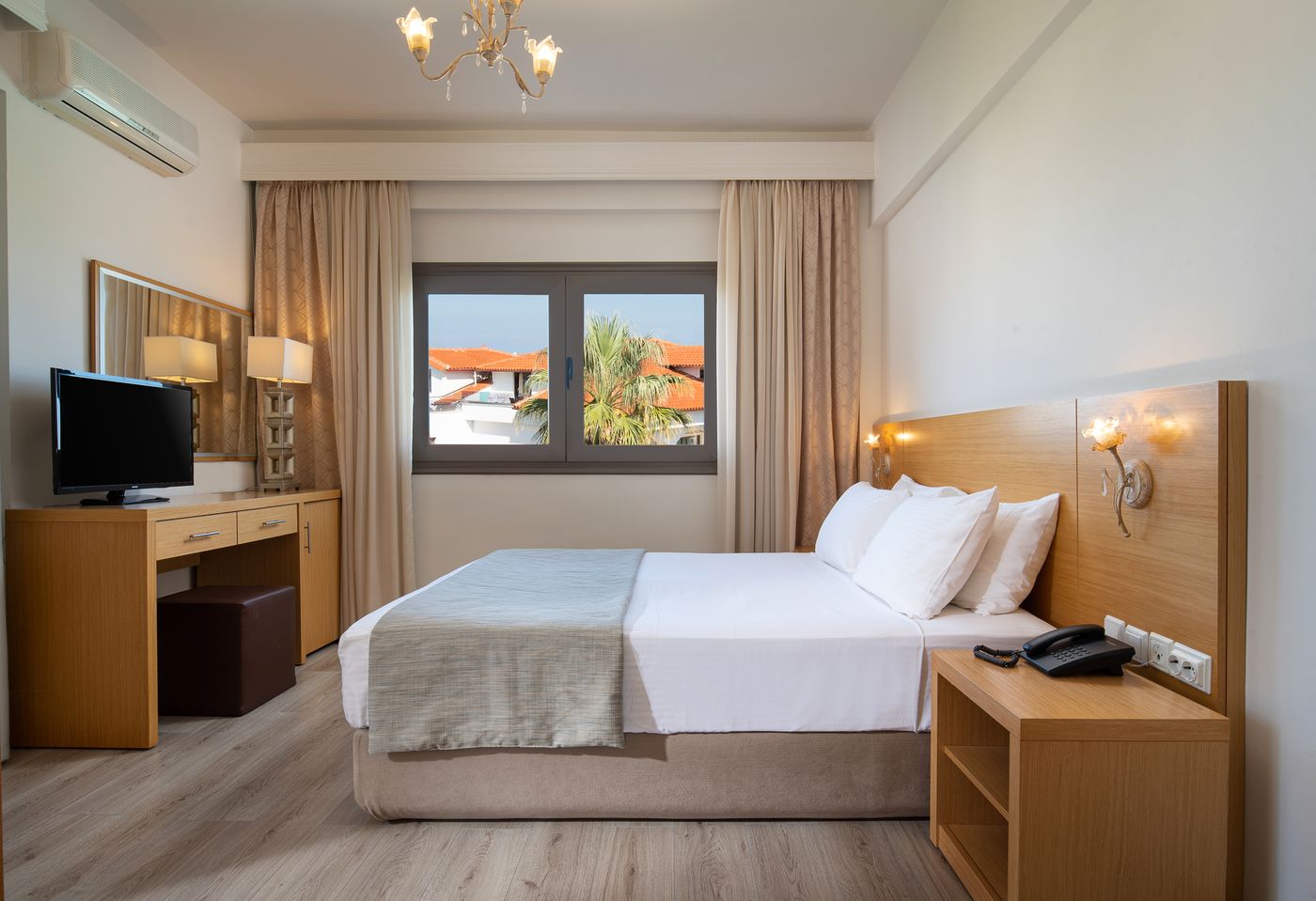 Flegra-Palace-Room-27